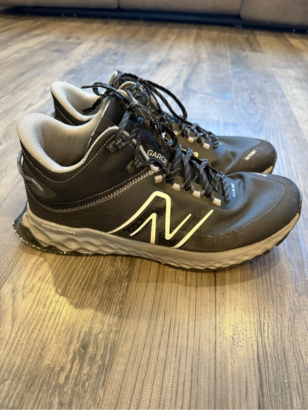 New Balance Men’s Fresh Foam Garoé Midcut Trail Running Shoes in Blacktop/Shadow